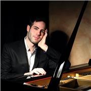 Ciao, sono Emiliano e sono diplomato in Conservatorio. Sono un insegnante, concertista e ho inciso un album sulle ventuno danze un